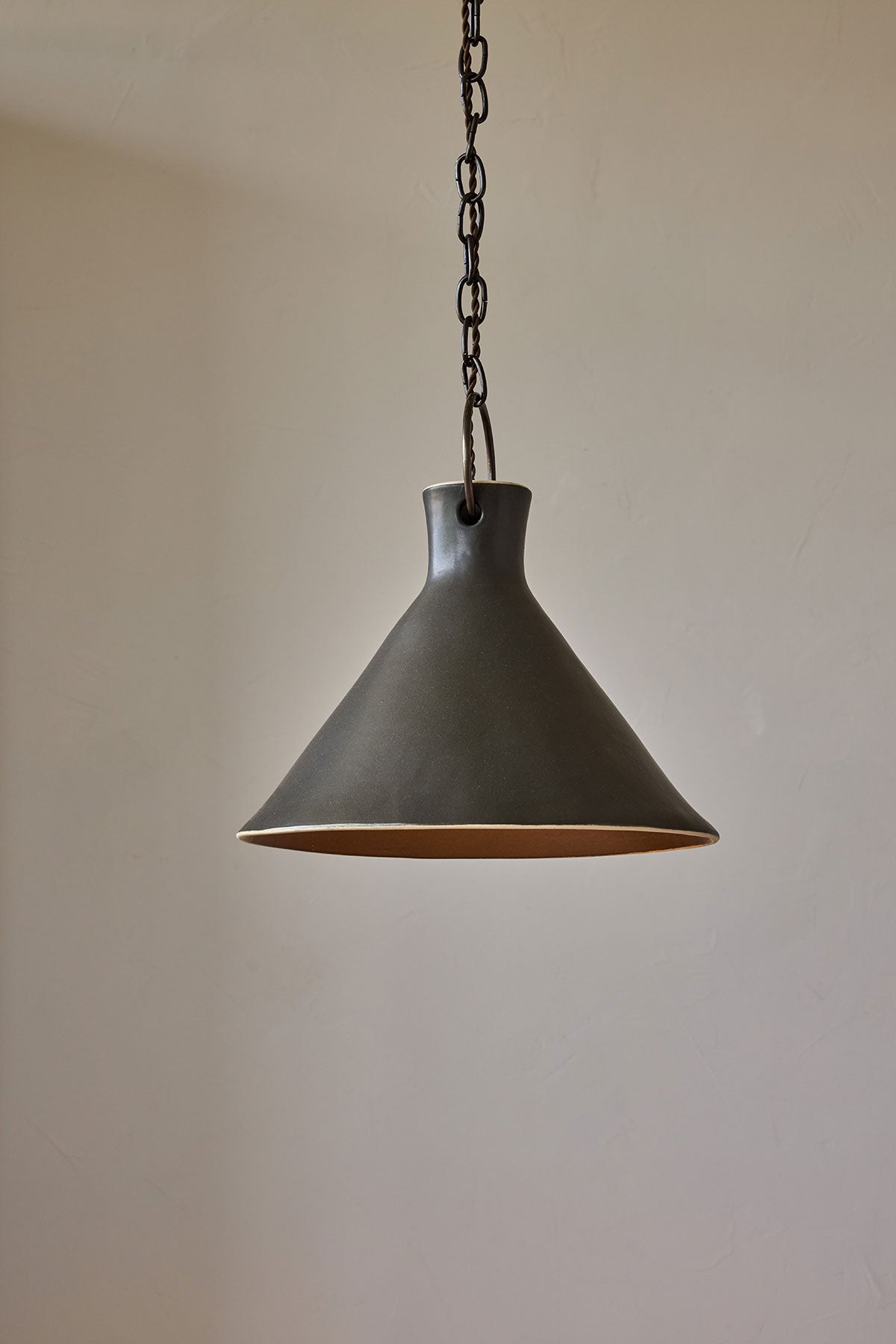 2XL Ceramic Funnel Pendant in Pepper