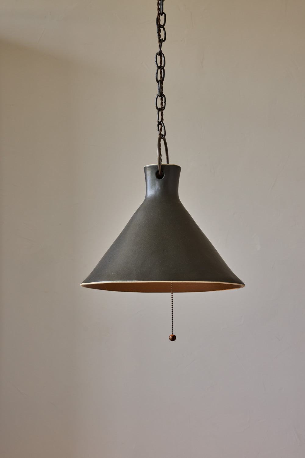 2XL Ceramic Funnel Pendant in Pepper