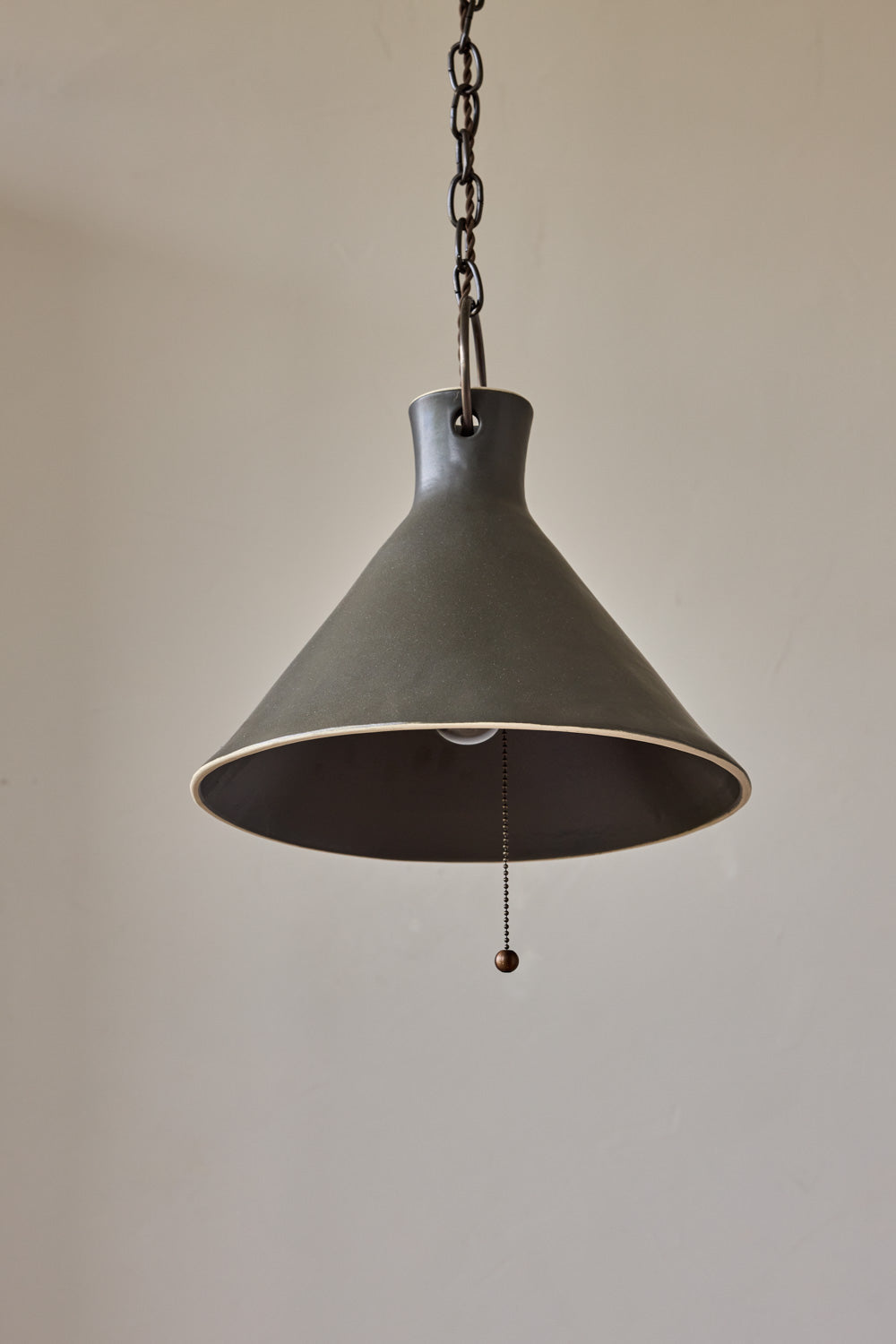 2XL Ceramic Funnel Pendant in Pepper